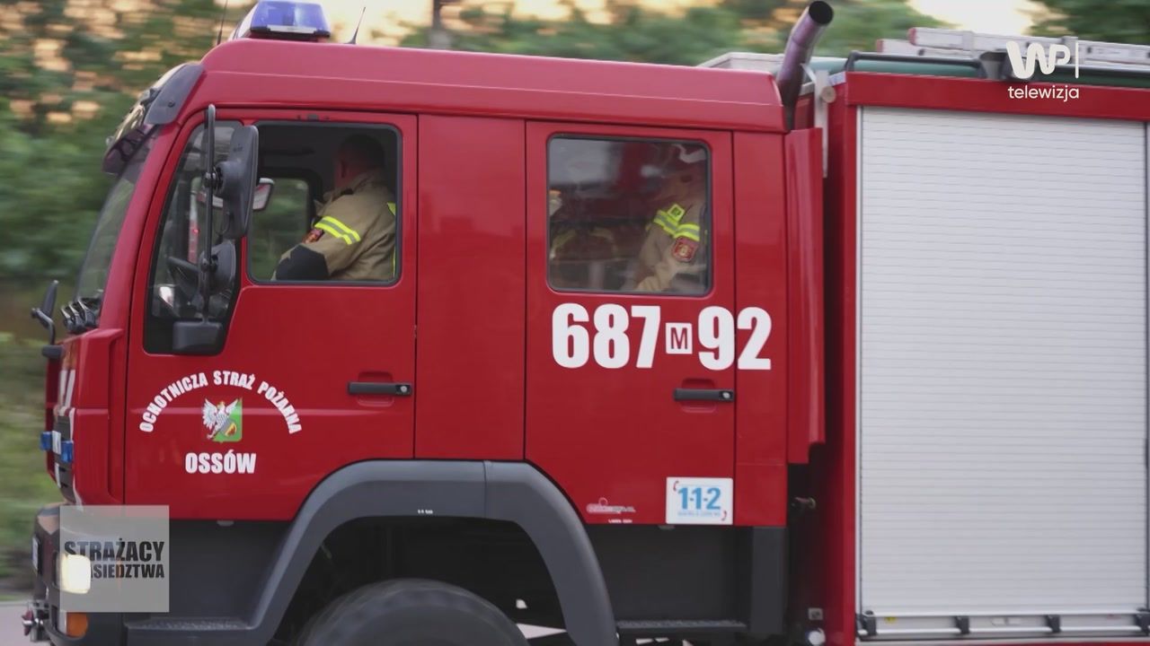 Ogień objął cały budynek. Ktoś może być w środku