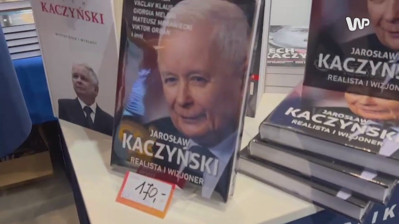 Stragan Sakiewicza na konwencji PiS. Tym handluje szef Republiki