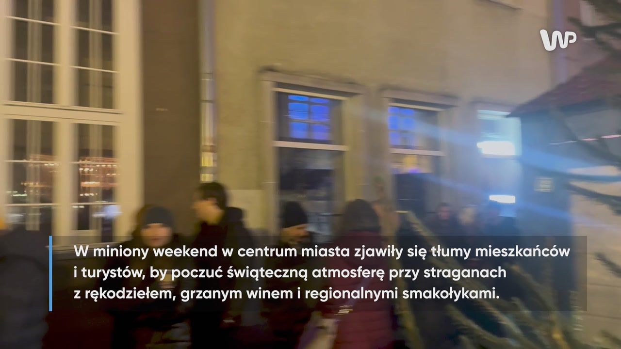 W Kolejce stoją prawie godzinę. Hit na jarmarku w Gdańsku