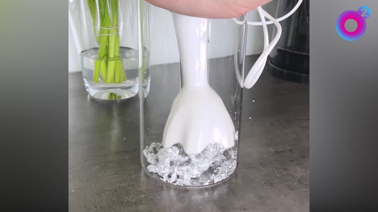 Wrzuć kulkę z folii do blendera. Efekty mogą przejść twoje oczekiwania