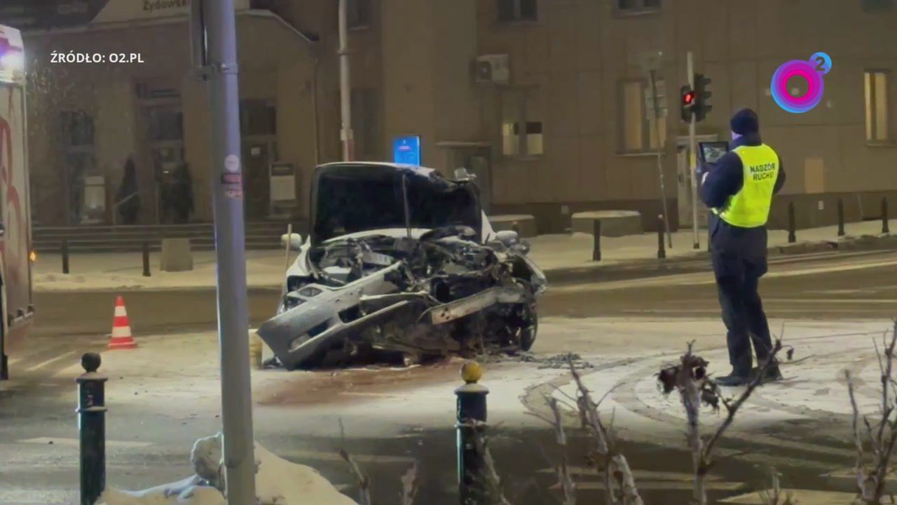Roztrzaskane auta. Groźny incydent w Warszawie. Mamy nagranie