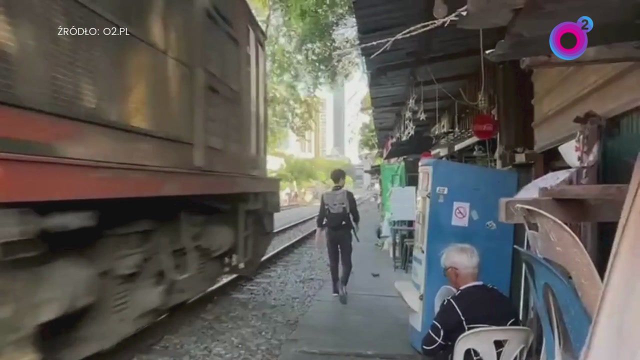 Mieszkają przy torach. Takie sceny w Bangkoku nikogo nie dziwią