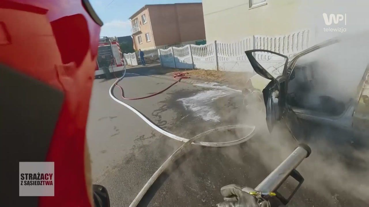 Pokazali nagranie. Auto stanęło w ogniu podczas jazdy