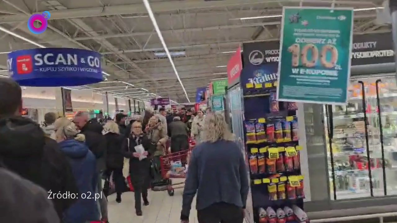 Kolejka na 30 min. Tak wygląda ostatnia niedziela handlowa przed świętami
