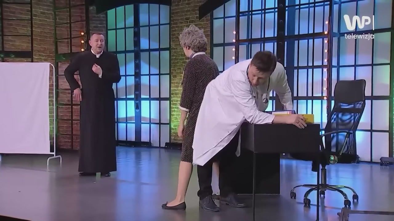 Ksiądz, lekarz i ona. Te skecze Kabaretu Nowaki wywołały salwy śmiechu