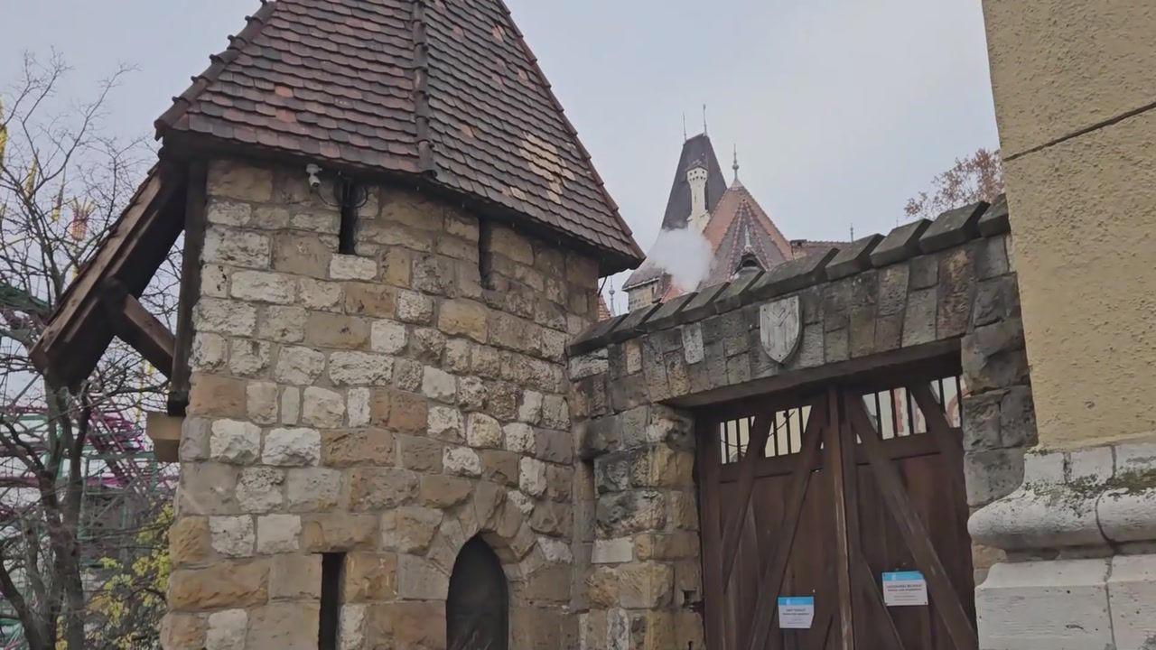 Węgierski Disneyland. Miał być tylko na chwilę - powstał z drewna i kartonu