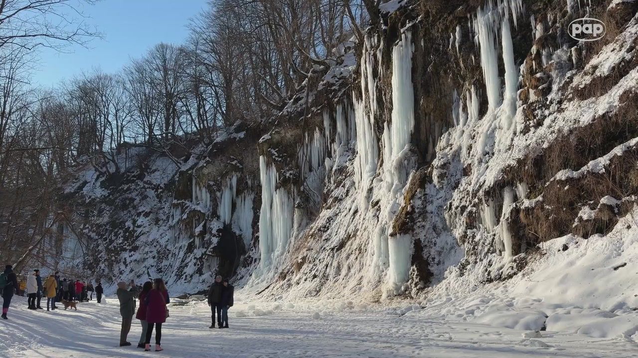 Wyjątkowy widok. Skalne urwiska zmieniły się w dzieła sztuki