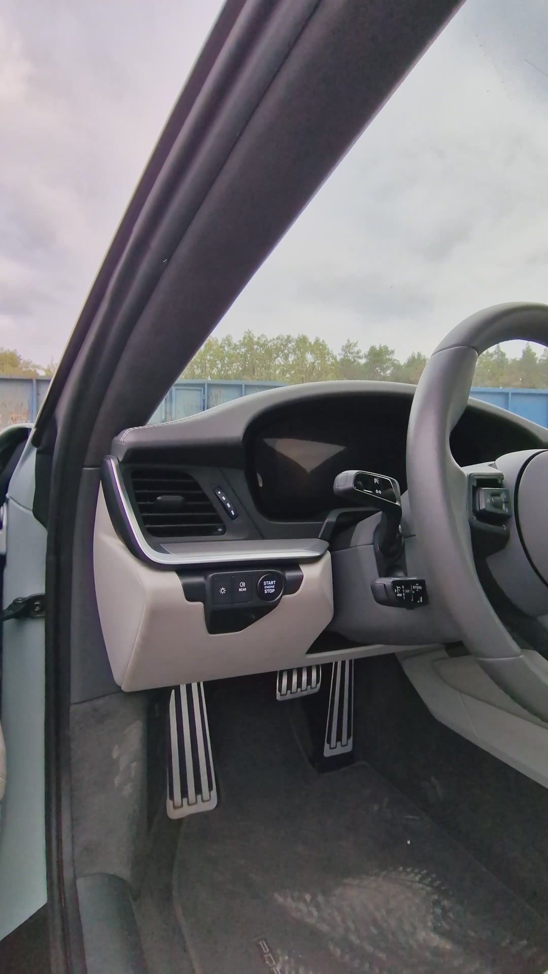 Wideo: dlaczego Porsche mają stacyjkę po lewej stronie