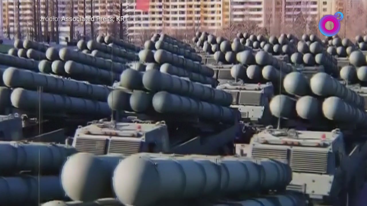 Kim za sterami wyrzutni. Rakietowy pokaz przed kongresem partii