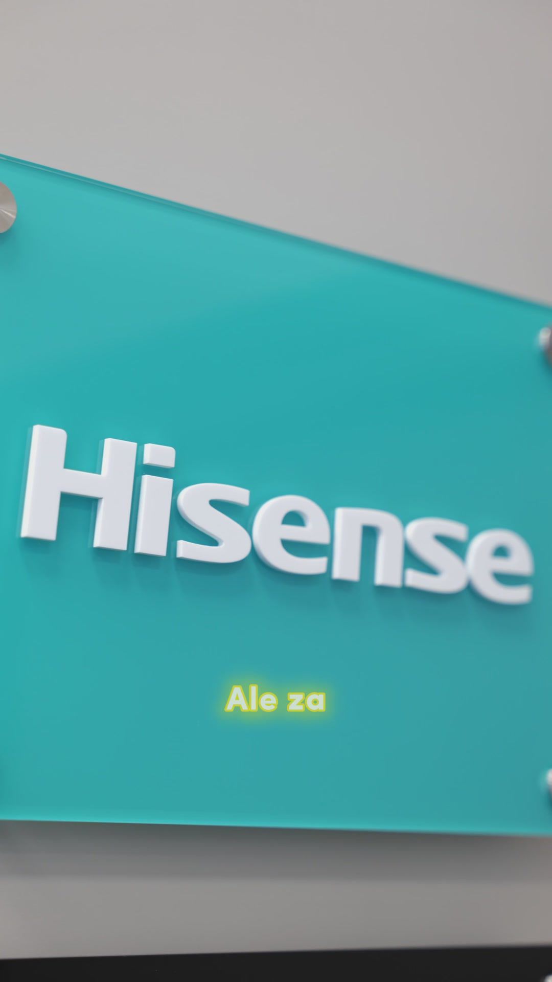 136-calowy gigant. Jak ogląda się telewizor za pół miliona złotych?