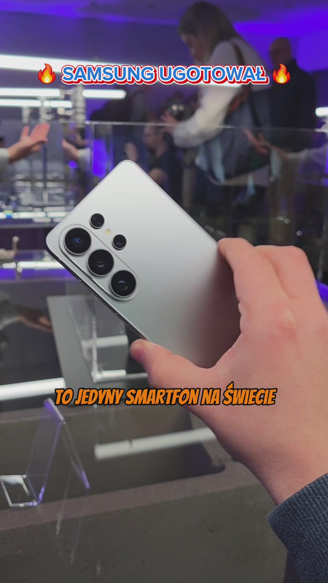 Pierwszy smartfon z takim ekranem