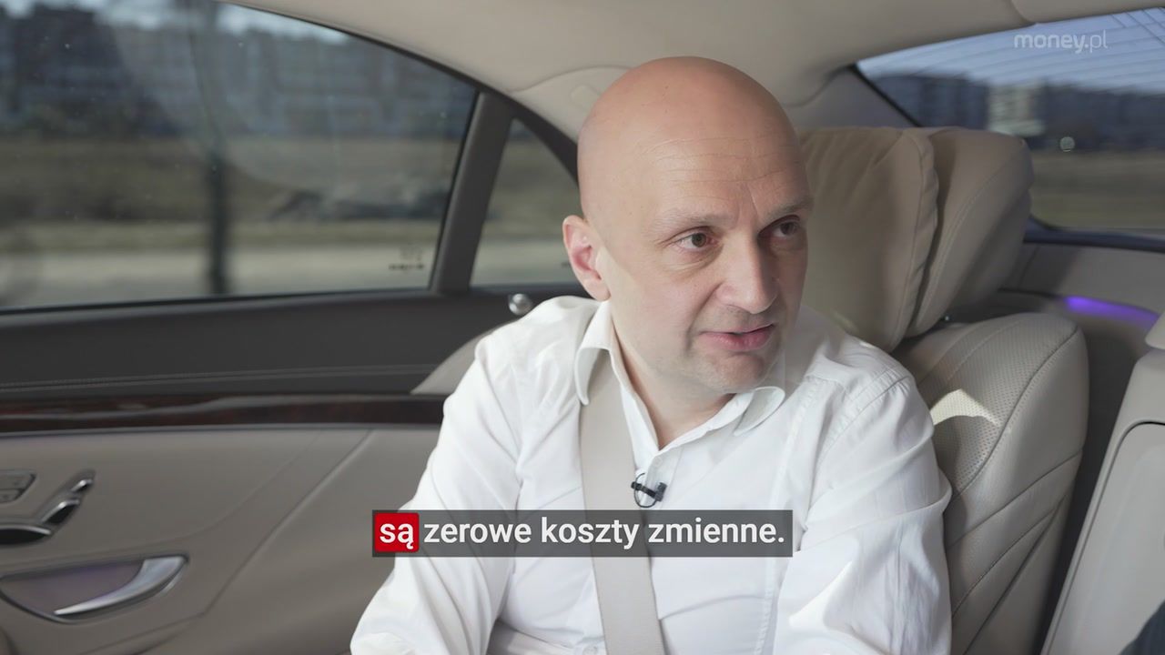 "Bardzo do tego zachęcam". Ekspert zdradza swoje podejście do płatnych subskrypcji