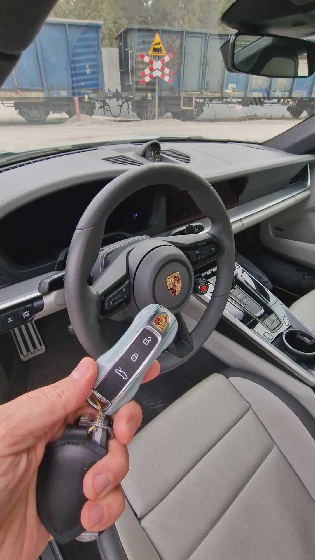 Wideo: jak otworzyć bagażnik w Porsche 911?