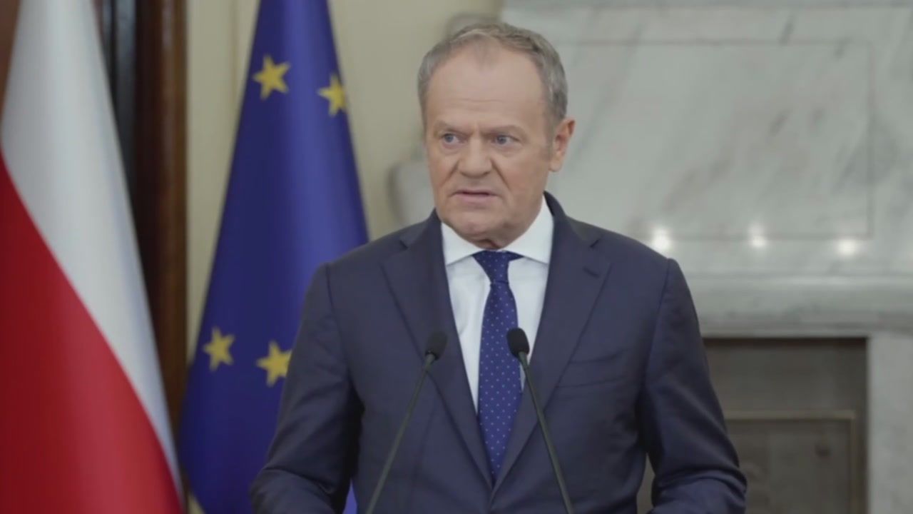 Tak Tusk wyjaśniał obniżkę cen paliw. Pełne nagranie