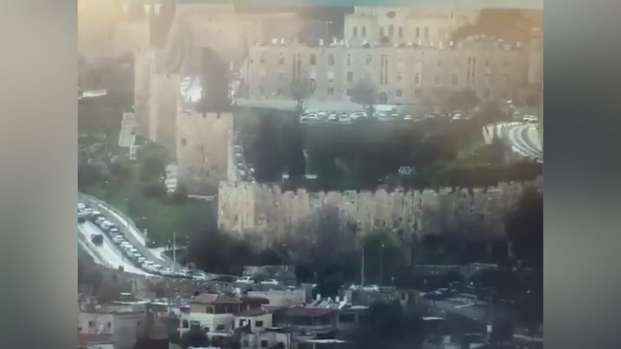 Jerozolima zagrożona. Rakieta spadła blisko świętych miejsc