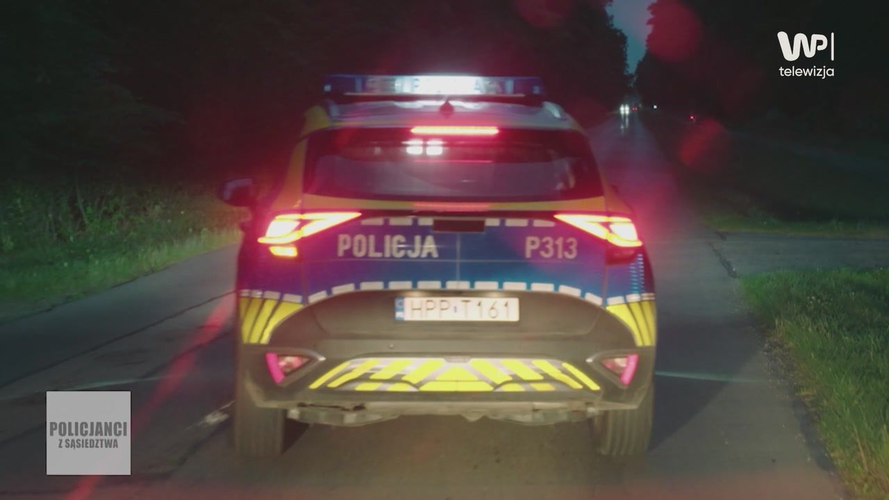 "Prawdopodobnie był to żółty sygnał". Tajemniczy przedmiot tuż przed radiowozem