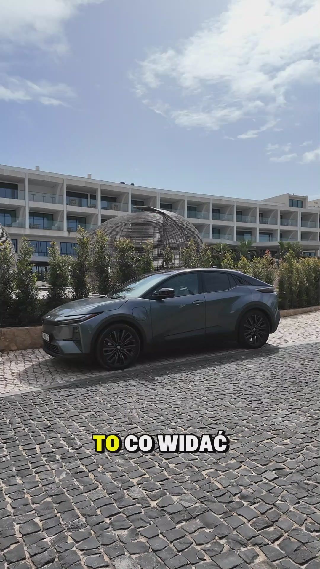 Nowa Toyota C-HR+. Plus robi ogromną różnicę