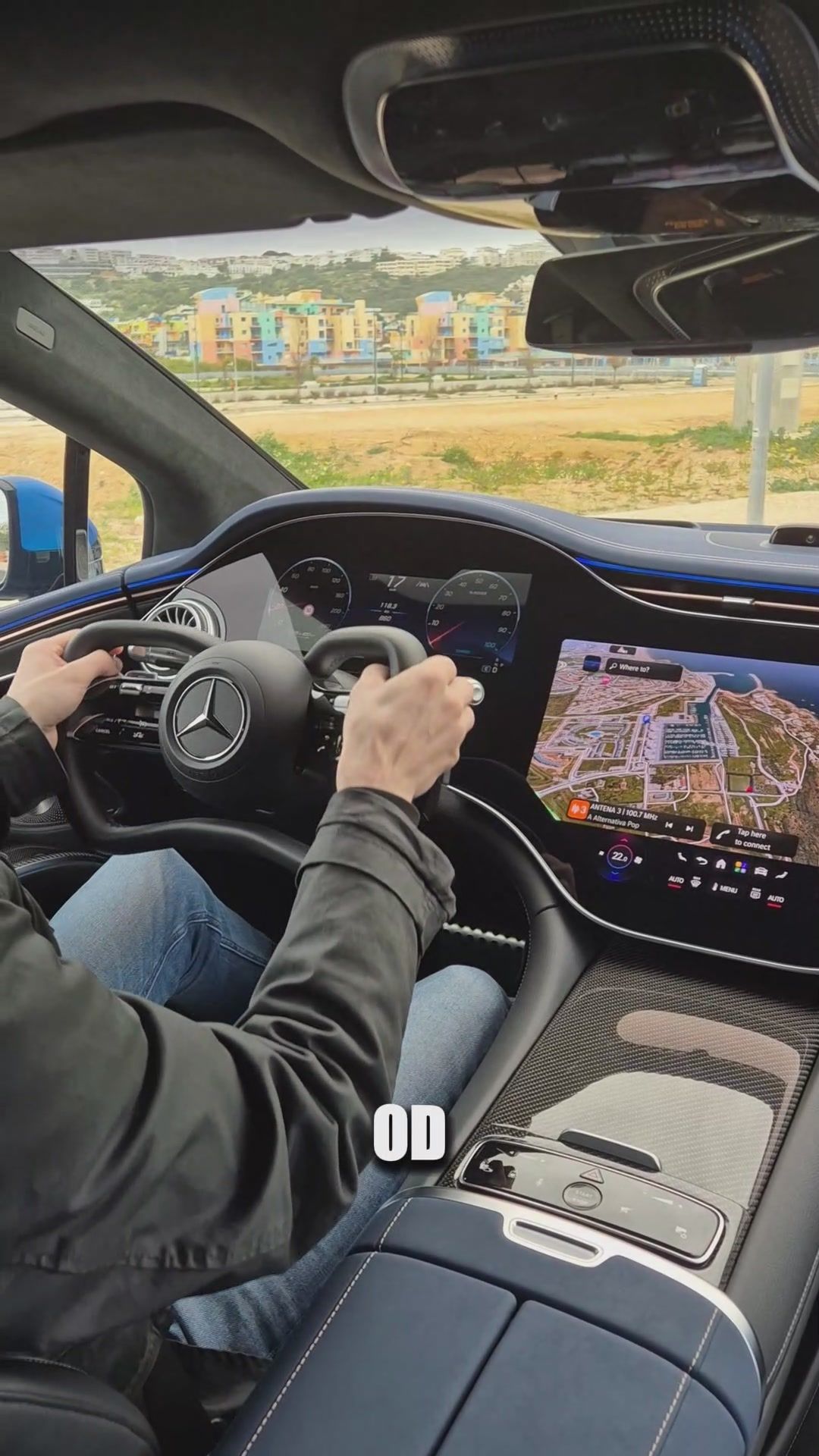 Wideo: Mercedes z wolantem zamiast kierownicy. Nie oderwiesz od niego rąk