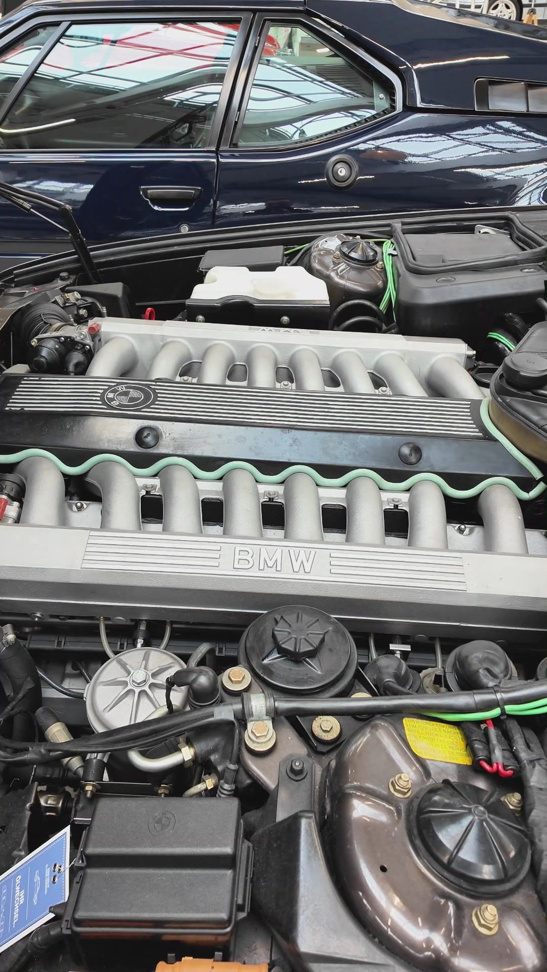 Wideo: w garażu BMW Classic. E32 z V16 to dopiero początek