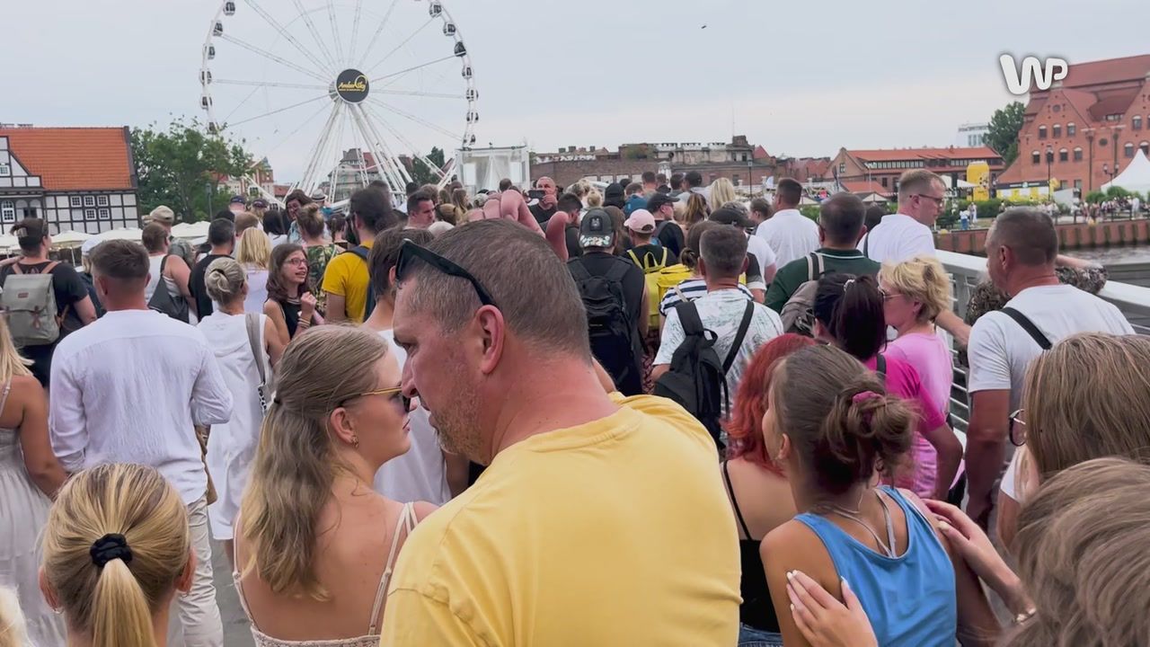 Rzeka ludzi na ulicach polskiego miasta. Nie dało się przejść