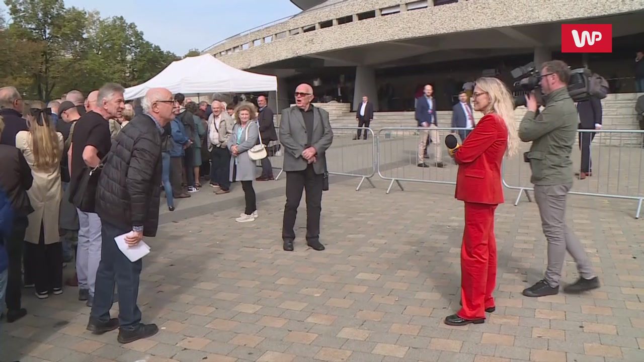 TVN pojawił się przy "Spodku". Próbowano uspokoić wyborców PiS