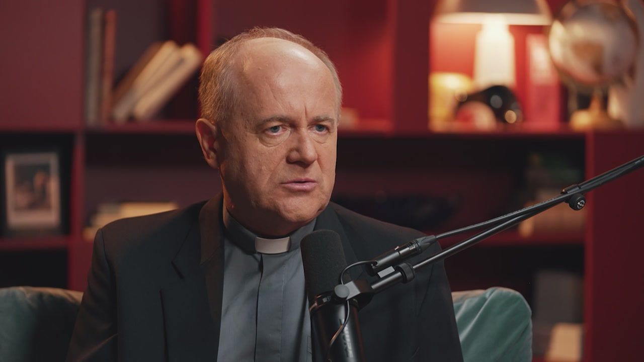 Alarmuje w sprawie księży. "Pokłosie bezżennego stylu życia"
