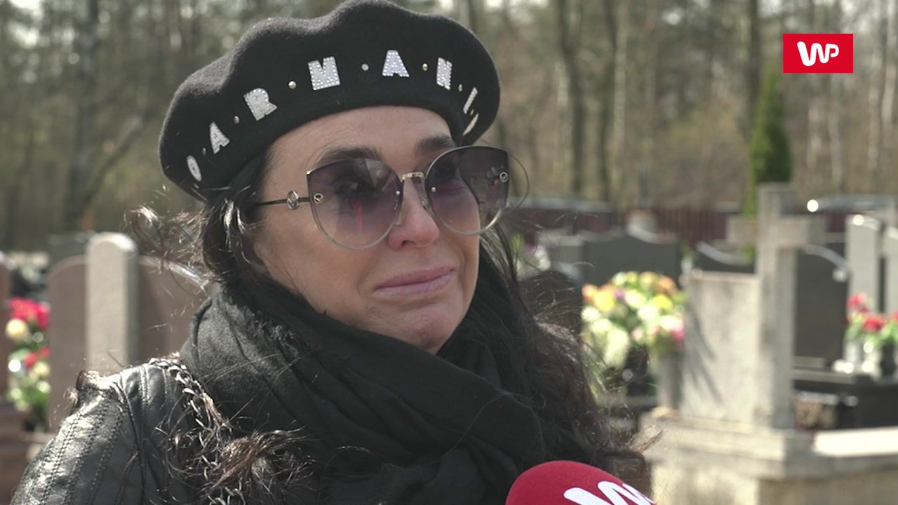 Byliśmy na grobie Krawczyka. Ewa Krawczyk: "Nie radzę sobie"
