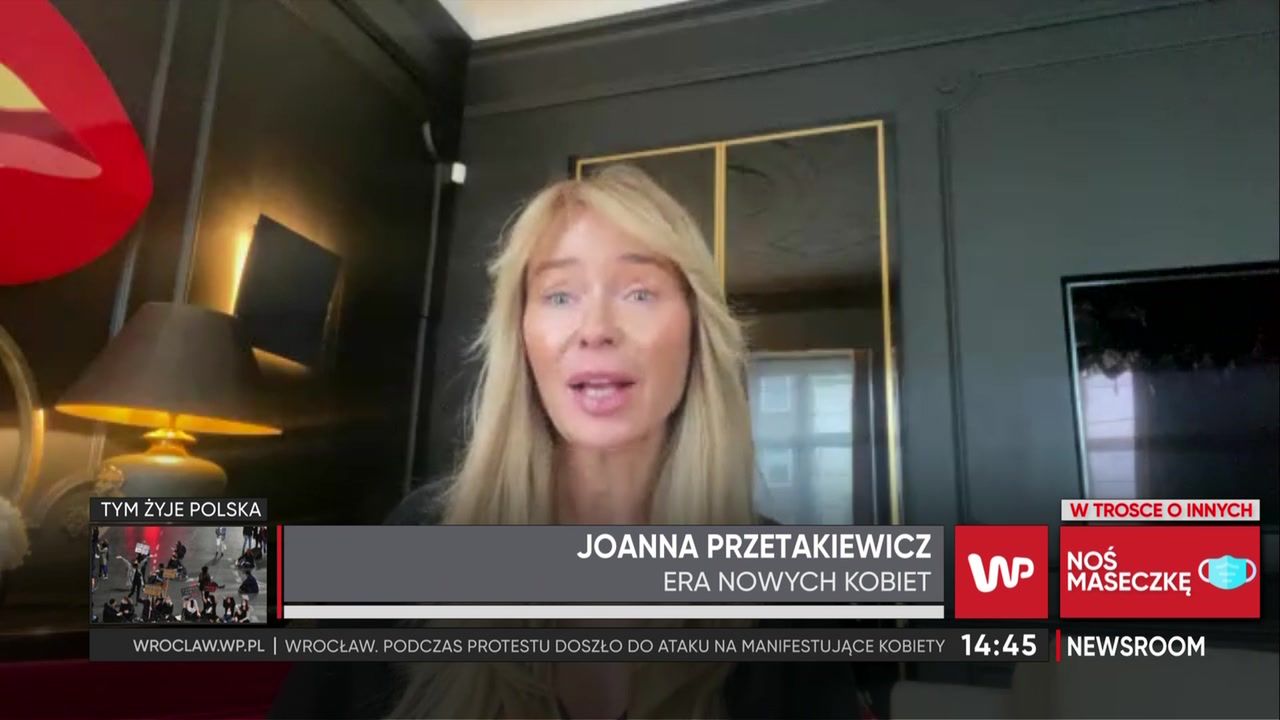 Joanna Przetakiewicz wspiera protestujące kobiety. Projektantka pokazała wsparcie