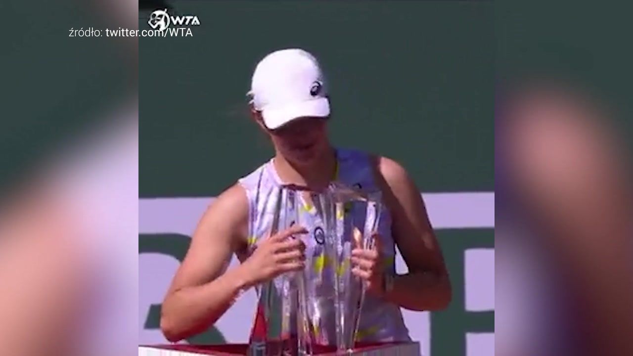 Problemy Igi Świątek podczas dekoracji. Tego się nie spodziewała (wideo)