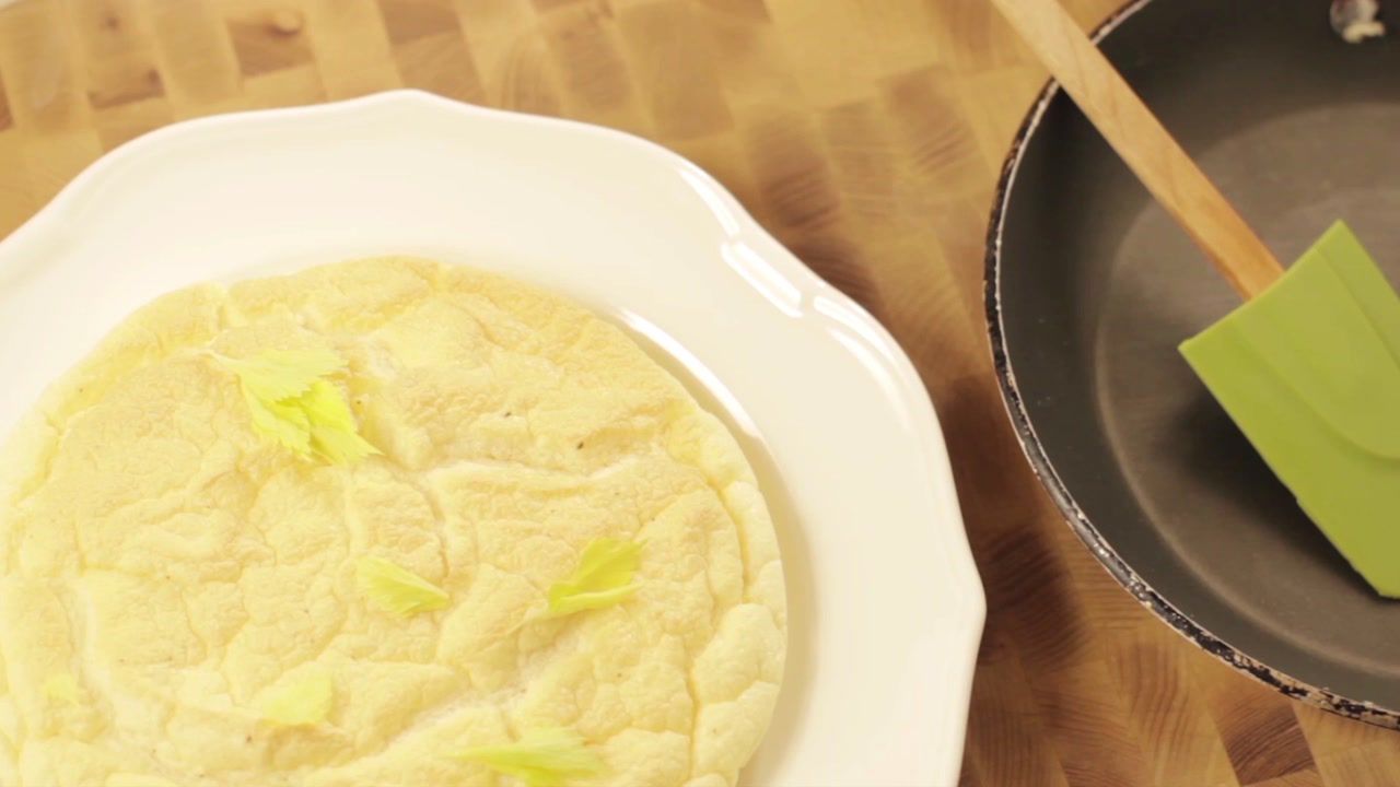 Puszysty omlet z piekarnika. Prosty przepis