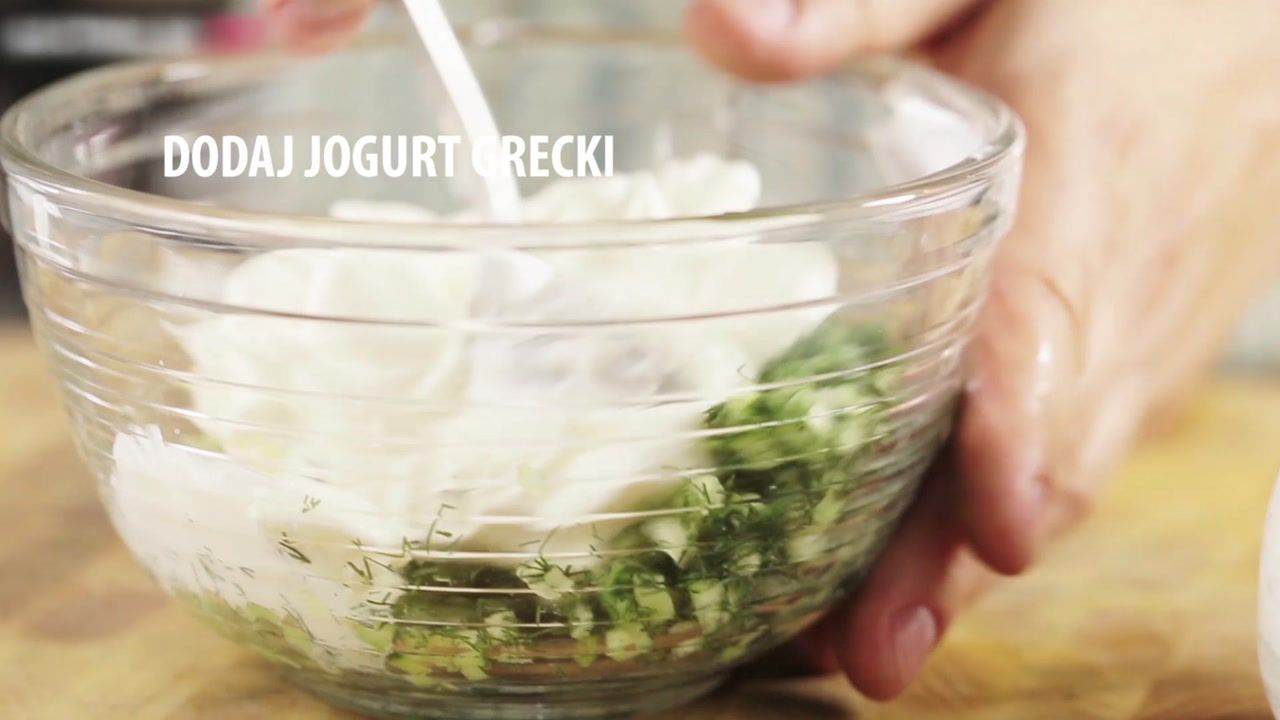 Greckie smaki. Smażony ser halloumi z sosem tzatziki