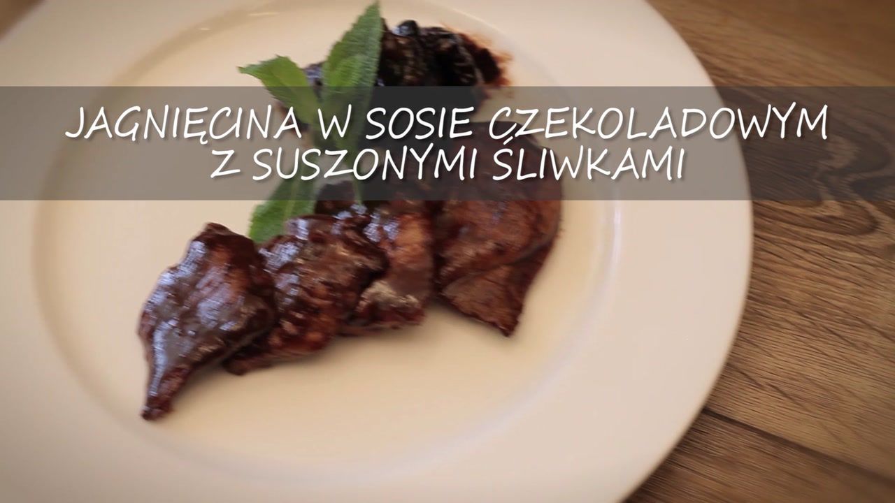 Jagnięcina w sosie czekoladowym ze śliwkami