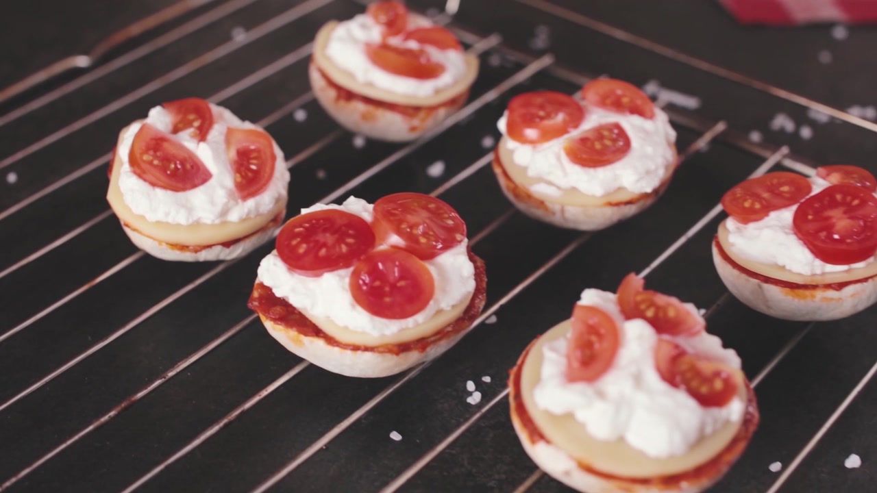 Pieczarki zapiekane z farszem. Smakują jak pizza