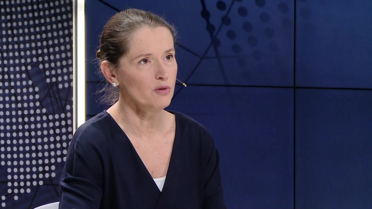 Monika Jaruzelska ironizuje. „Oglądam pasjami telewizję publiczną”