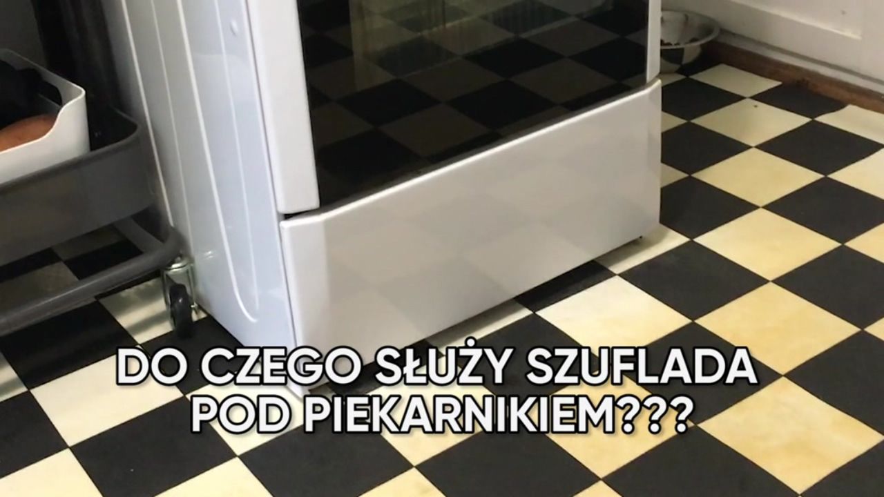 Do czego służy szuflada pod piekarnikiem?