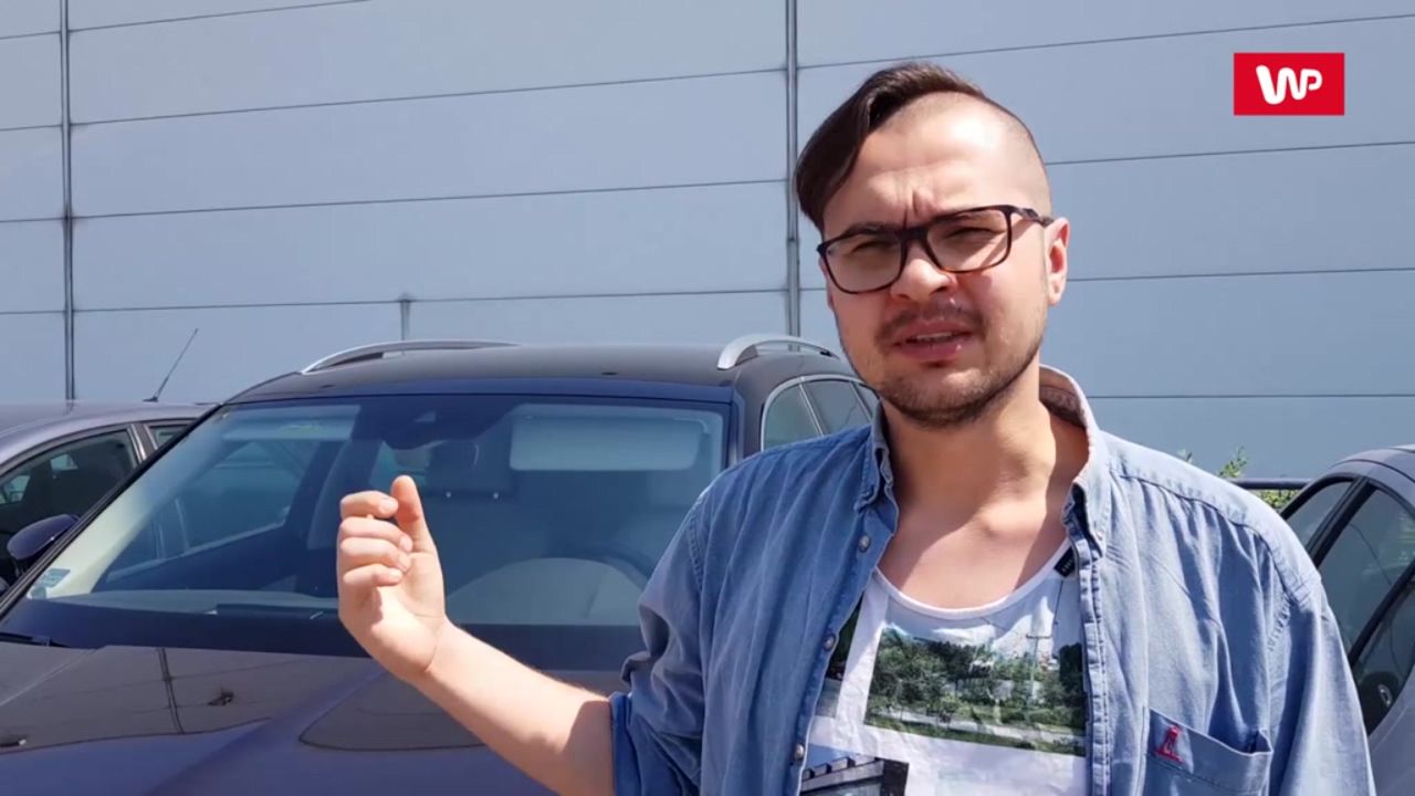 Zostawiliśmy smartfona na godzinę w gorącym aucie - oto efekt