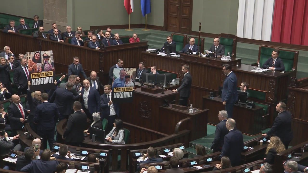 Transparent z Kamila L. w Sejmie? Awantura i nagranie