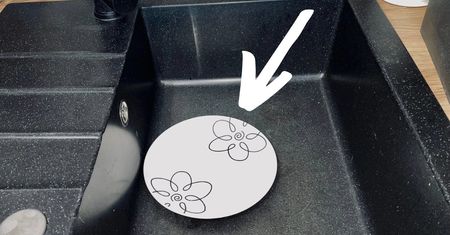 2 składniki i talerzyk z powodzeniem zastąpią Kreta. Żrący detergent pójdzie w odstawkę