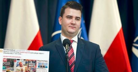 Misiewicz chce walczyć z dezinformacją. Zaczął od wykorzystania cudzej grafiki