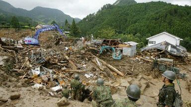 Zawalone domy w Minamata