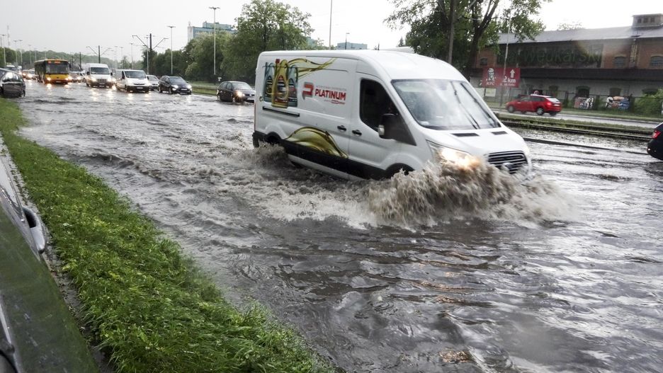 Ostatnia nawałnica w Łodzi. Meteorolodzy ostrzegają przed ulewami z gradobiciem prognozowanymi na dziś wieczór