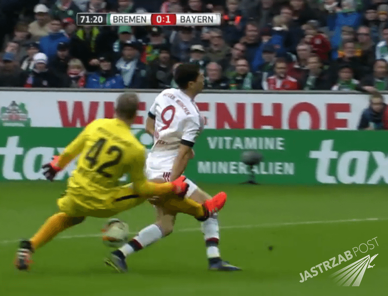 Robert Lewandowski sfaulowany przez Feliksa Wiedwalda