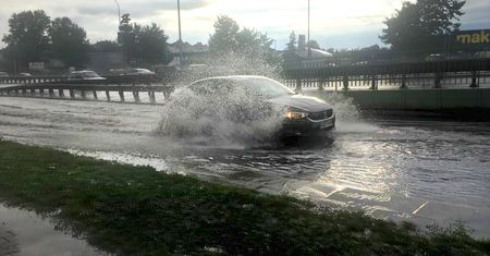 Pogoda. Alert IMGW. Burze z gradem w 11 województwach