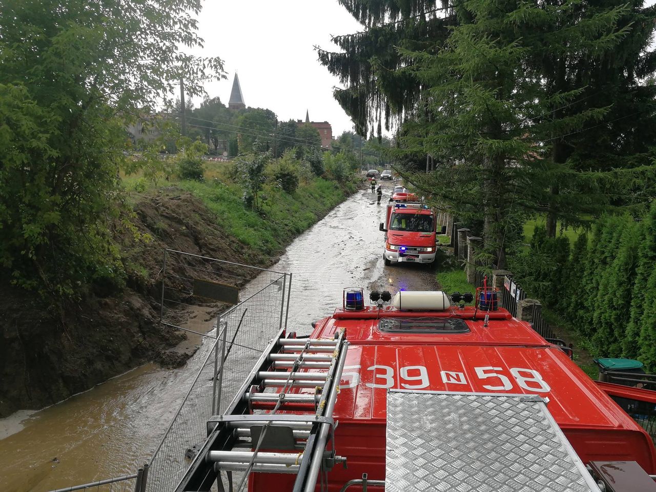 Burzowa noc. Zalane piwnice, zerwane linie energetyczne