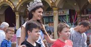 Miss Polski Ewa Mielnicka ma wielkie serce. Udowodniła to podczas Dnia Dziecka w cyrku [ZDJĘCIA]