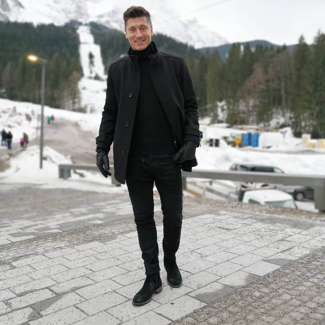 Robert Lewandowski na czarno