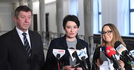 Służba zdrowia. "Nic dziwnego, że mamy kolejki i braki kadrowe". Lewica chce to zmienić, projekt w Sejmie