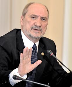 Antoni Macierewicz napisał list do Pawła Kukiza. Druga strona korespondencji to byk na byku