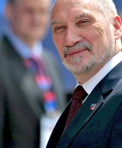 Macierewicz frontem do uczniów. Dostaną od niego bonusy
