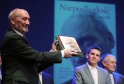 Edmund Janniger publikuje nagranie z urodzin Macierewicza. "To ten właśnie skok pokazali organizatorzy"